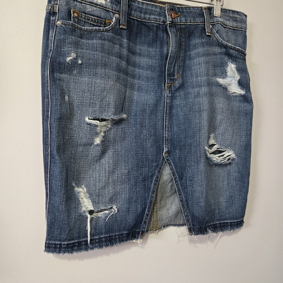 JOE'S Distressed Denim Mini Skirt With Front Slit. Size 31 - Picture 2 of 13